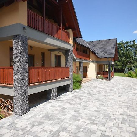 Apartmány Best I. Bešeňová Esterno foto