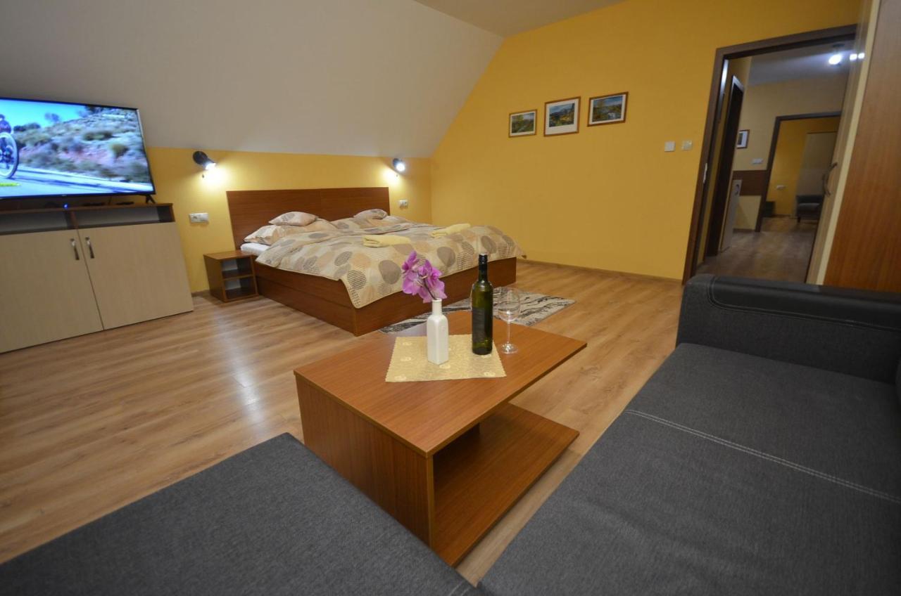Apartmány Best I. Bešeňová Esterno foto